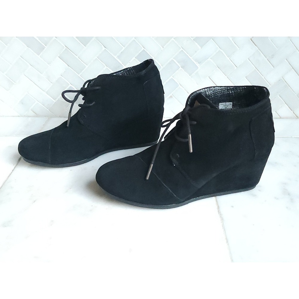 TOMS Desert Wedge Booties Womens 8 Black Suede Lace Up Ankle Boots Shoes 300514